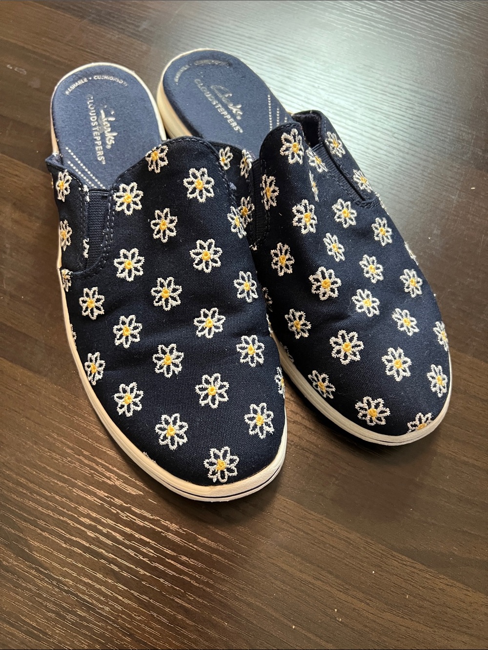 Clarks Cloudsteppers Breeze Shore Navy Floral Print Canvas Slip-Ons Mules 10